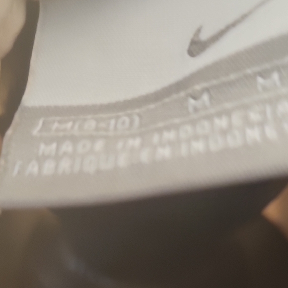 Nike Women's Cream Jacket - Picture 2 of 3